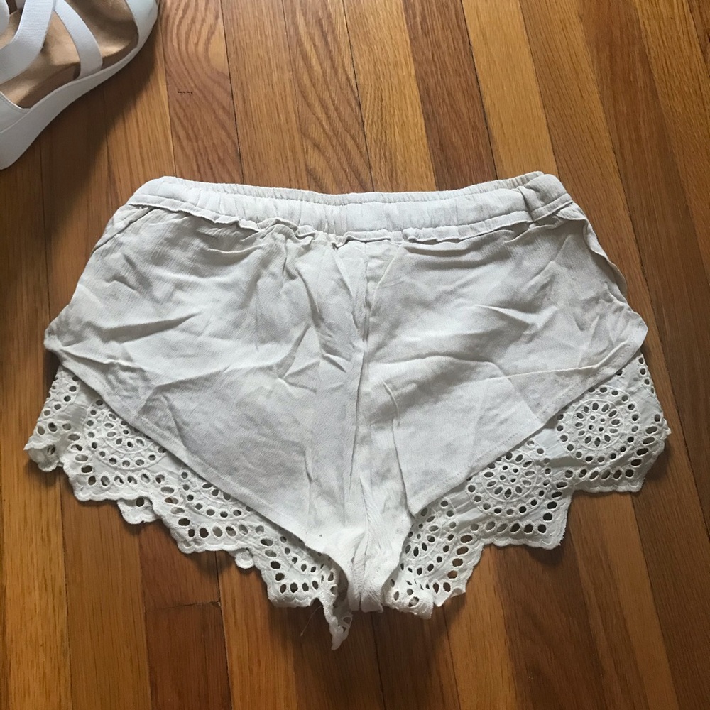 Cream Patterned Shorts Size Small - Picture 5 of 6